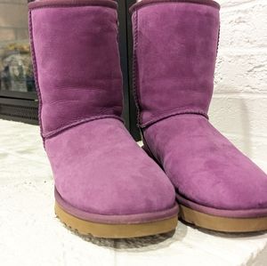 Purple UGG boots 💜